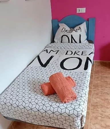 Veronica Villa *